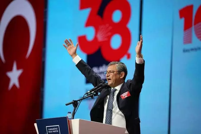 SON DAKİKA CHP DE SİYASİ YASAK ŞOKU: BELEDİYE BAŞKANINA YASAK