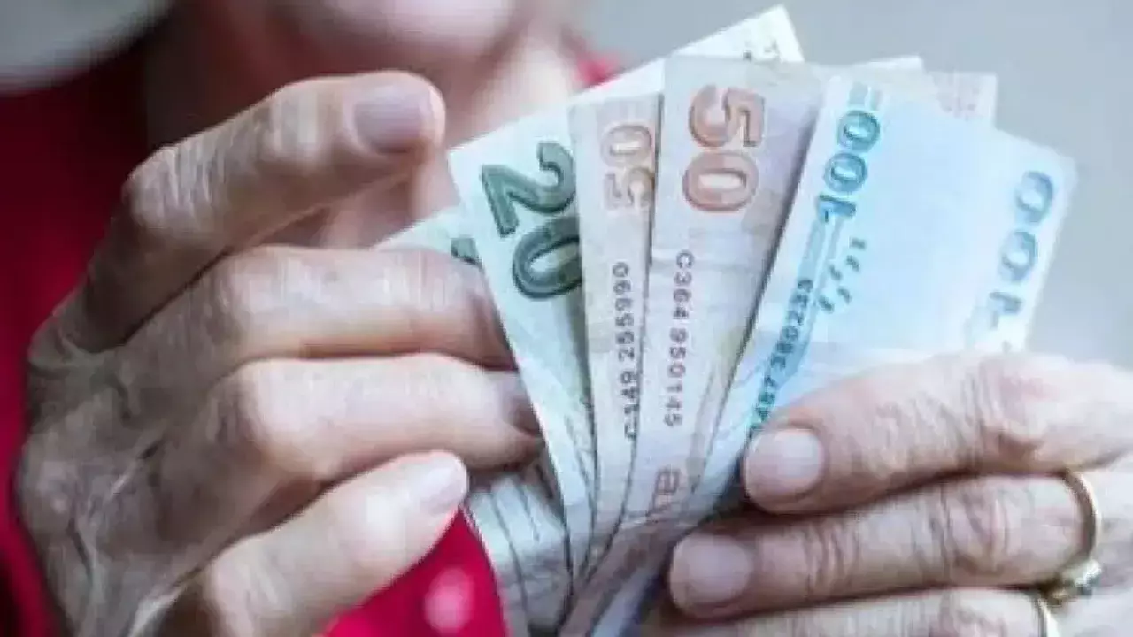EMEKLİ BAYRAM İKRAMİYESİ TARİHİ BELLİ OLDU MU?HESAPLARA NE KADAR YATACAK?